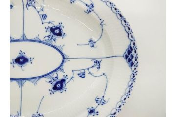 デンマーク　ROYAL COPENHAGEN(ロイヤルコペンハーゲン)　ブルーフルーテッド　ハーフレース　食卓を華やかに演出するオーバルディッシュ(プレート、皿、洋食器)(定価約71500円)(R-075951)