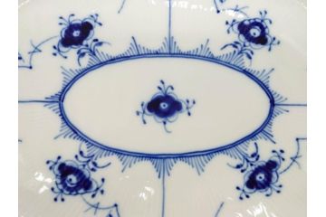 デンマーク　ROYAL COPENHAGEN(ロイヤルコペンハーゲン)　ブルーフルーテッド　ハーフレース　食卓を華やかに演出するオーバルディッシュ(プレート、皿、洋食器)(定価約71500円)(R-075951)