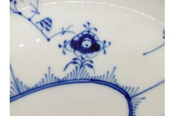 デンマーク　ROYAL COPENHAGEN(ロイヤルコペンハーゲン)　ブルーフルーテッド　ハーフレース　食卓を華やかに演出するオーバルディッシュ(プレート、皿、洋食器)(定価約71500円)(R-075951)