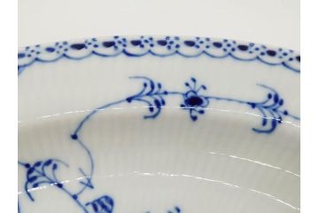 デンマーク　ROYAL COPENHAGEN(ロイヤルコペンハーゲン)　ブルーフルーテッド　ハーフレース　食卓を華やかに演出するオーバルディッシュ(プレート、皿、洋食器)(定価約71500円)(R-075951)
