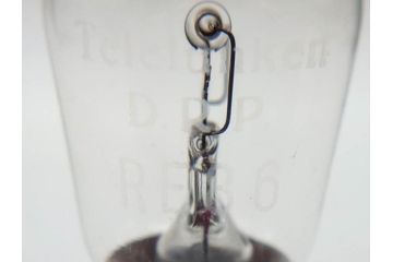 希少　当時物　1920年代?　テレフンケン　TELEFUNKEN(D.R.P)　RE86　真空管2本セット(箱付き)(R-075958)