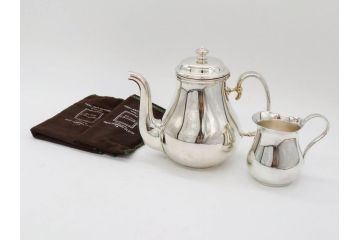 フランス　クリストフル　CHRISTOFLE　アルビ　シルバーコーティング　シンプルながら洗練されたデザインが素敵なティーポット&クリーマー(銀メッキ、ミルクポット、ミルクジャー)(R-075960)