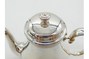 フランス　クリストフル　CHRISTOFLE　アルビ　シルバーコーティング　シンプルながら洗練されたデザインが素敵なティーポット&クリーマー(銀メッキ、ミルクポット、ミルクジャー)(R-075960)