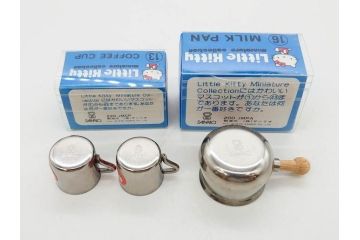 昭和レトロ　当時物　1976年頃　サンリオ　SANRIO　リトルキティ　Little Kitty　ミニチュアコレクション　Miniature Collection　キャラクターグッズなど　まとめて57点セット(ハローキティ、雑貨、2・3・8・9・11・13・16・20.・27・28・32・36・37・38・42、お菓子、おまけ、オマケ、ソフビ、ネームタグ、キーホルダー)(R-075967)
