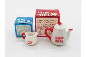 昭和レトロ　当時物　1976年頃　サンリオ　SANRIO　リトルキティ　Little Kitty　ミニチュアコレクション　Miniature Collection　キャラクターグッズなど　まとめて57点セット(ハローキティ、雑貨、2・3・8・9・11・13・16・20.・27・28・32・36・37・38・42、お菓子、おまけ、オマケ、ソフビ、ネームタグ、キーホルダー)(R-075967)