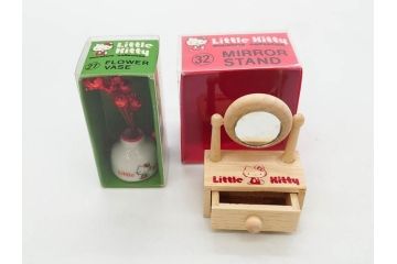 昭和レトロ　当時物　1976年頃　サンリオ　SANRIO　リトルキティ　Little Kitty　ミニチュアコレクション　Miniature Collection　キャラクターグッズなど　まとめて57点セット(ハローキティ、雑貨、2・3・8・9・11・13・16・20.・27・28・32・36・37・38・42、お菓子、おまけ、オマケ、ソフビ、ネームタグ、キーホルダー)(R-075967)