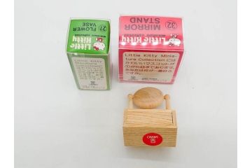 昭和レトロ　当時物　1976年頃　サンリオ　SANRIO　リトルキティ　Little Kitty　ミニチュアコレクション　Miniature Collection　キャラクターグッズなど　まとめて57点セット(ハローキティ、雑貨、2・3・8・9・11・13・16・20.・27・28・32・36・37・38・42、お菓子、おまけ、オマケ、ソフビ、ネームタグ、キーホルダー)(R-075967)