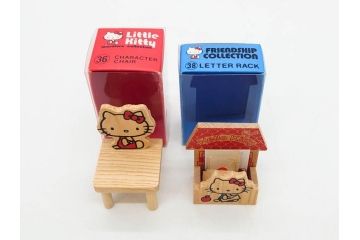 昭和レトロ　当時物　1976年頃　サンリオ　SANRIO　リトルキティ　Little Kitty　ミニチュアコレクション　Miniature Collection　キャラクターグッズなど　まとめて57点セット(ハローキティ、雑貨、2・3・8・9・11・13・16・20.・27・28・32・36・37・38・42、お菓子、おまけ、オマケ、ソフビ、ネームタグ、キーホルダー)(R-075967)