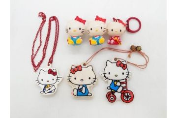昭和レトロ　当時物　1976年頃　サンリオ　SANRIO　リトルキティ　Little Kitty　ミニチュアコレクション　Miniature Collection　キャラクターグッズなど　まとめて57点セット(ハローキティ、雑貨、2・3・8・9・11・13・16・20.・27・28・32・36・37・38・42、お菓子、おまけ、オマケ、ソフビ、ネームタグ、キーホルダー)(R-075967)