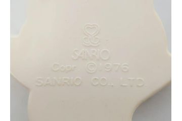昭和レトロ　当時物　1976年頃　サンリオ　SANRIO　リトルキティ　Little Kitty　ミニチュアコレクション　Miniature Collection　キャラクターグッズなど　まとめて57点セット(ハローキティ、雑貨、2・3・8・9・11・13・16・20.・27・28・32・36・37・38・42、お菓子、おまけ、オマケ、ソフビ、ネームタグ、キーホルダー)(R-075967)