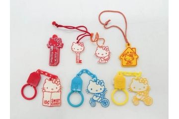 昭和レトロ　当時物　1976年頃　サンリオ　SANRIO　リトルキティ　Little Kitty　ミニチュアコレクション　Miniature Collection　キャラクターグッズなど　まとめて57点セット(ハローキティ、雑貨、2・3・8・9・11・13・16・20.・27・28・32・36・37・38・42、お菓子、おまけ、オマケ、ソフビ、ネームタグ、キーホルダー)(R-075967)
