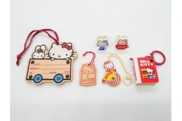 昭和レトロ　当時物　1976年頃　サンリオ　SANRIO　リトルキティ　Little Kitty　ミニチュアコレクション　Miniature Collection　キャラクターグッズなど　まとめて57点セット(ハローキティ、雑貨、2・3・8・9・11・13・16・20.・27・28・32・36・37・38・42、お菓子、おまけ、オマケ、ソフビ、ネームタグ、キーホルダー)(R-075967)