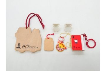 昭和レトロ　当時物　1976年頃　サンリオ　SANRIO　リトルキティ　Little Kitty　ミニチュアコレクション　Miniature Collection　キャラクターグッズなど　まとめて57点セット(ハローキティ、雑貨、2・3・8・9・11・13・16・20.・27・28・32・36・37・38・42、お菓子、おまけ、オマケ、ソフビ、ネームタグ、キーホルダー)(R-075967)