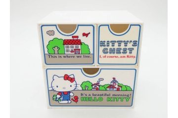 昭和レトロ　当時物　1976年頃　サンリオ　SANRIO　リトルキティ　Little Kitty　ミニチュアコレクション　Miniature Collection　キャラクターグッズなど　まとめて57点セット(ハローキティ、雑貨、2・3・8・9・11・13・16・20.・27・28・32・36・37・38・42、お菓子、おまけ、オマケ、ソフビ、ネームタグ、キーホルダー)(R-075967)