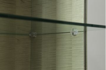 中古　超美品!!　ほぼ新品　IDC大塚家具　松創(マツソウ)　購入価格約145万円　ウィーンNo.5　グレーシカモアの美しい杢とスタイリッシュなデザインが目を引くキュリオケース(戸棚、収納棚、キャビネット、リビングボード、陳列棚、飾り棚、店舗什器)(R-075969)
