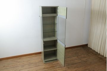 中古　超美品!!　ほぼ新品　IDC大塚家具　松創(マツソウ)　購入価格約145万円　ウィーンNo.5　グレーシカモアの美しい杢とスタイリッシュなデザインが目を引くキュリオケース(戸棚、収納棚、キャビネット、リビングボード、陳列棚、飾り棚、店舗什器)(R-075969)