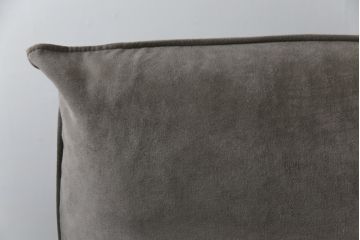 中古　美品　2022年購入　Ligne roset(リーン・ロゼ)　ROSETPrado(ロゼプラド)　デザイン性にこだわりを感じるスタイリッシュな3Pソファ(リーンロゼ、3人掛けソファ、三人掛け、トリプルソファ)(R-075970)