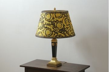 中古　EURO CASA(ユーロカーサ)取り扱い　最高級　VERSACE HOME(ヴェルサーチホーム)　MEDUSA(メデューサ)　ゴージャスな空間を演出するテーブルランプ(卓上照明、テーブルライト、デスクスタンド、スタンドライト)(R-075973)