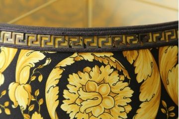 中古　EURO CASA(ユーロカーサ)取り扱い　最高級　VERSACE HOME(ヴェルサーチホーム)　MEDUSA(メデューサ)　ゴージャスな空間を演出するテーブルランプ(卓上照明、テーブルライト、デスクスタンド、スタンドライト)(R-075973)