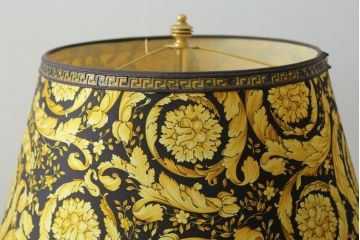 中古　EURO CASA(ユーロカーサ)取り扱い　最高級　VERSACE HOME(ヴェルサーチホーム)　MEDUSA(メデューサ)　ゴージャスな空間を演出するテーブルランプ(卓上照明、テーブルライト、デスクスタンド、スタンドライト)(R-075973)