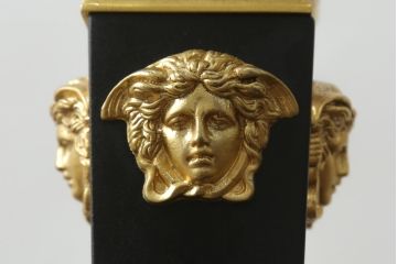 中古　EURO CASA(ユーロカーサ)取り扱い　最高級　VERSACE HOME(ヴェルサーチホーム)　MEDUSA(メデューサ)　ゴージャスな空間を演出するテーブルランプ(卓上照明、テーブルライト、デスクスタンド、スタンドライト)(R-075973)