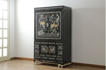 アジアンビンテージ　高級品　韓国民芸家具　圧巻の螺鈿(ラデン)細工がインパクト抜群のワードローブ(洋服タンス、収納棚、ヴィンテージ)(R-075976)