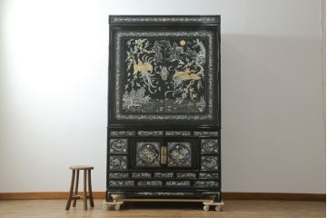 アジアンビンテージ　高級品　韓国民芸家具　圧巻の螺鈿(ラデン)細工がインパクト抜群のワードローブ(洋服タンス、収納棚、ヴィンテージ)(R-075976)