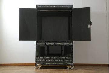 アジアンビンテージ　高級品　韓国民芸家具　圧巻の螺鈿(ラデン)細工がインパクト抜群のワードローブ(洋服タンス、収納棚、ヴィンテージ)(R-075976)