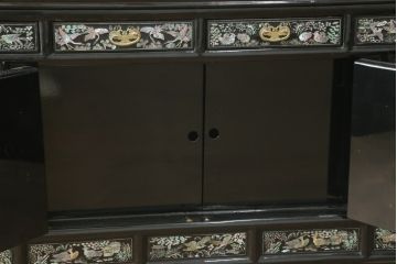 アジアンビンテージ　高級品　韓国民芸家具　圧巻の螺鈿(ラデン)細工がインパクト抜群のワードローブ(洋服タンス、収納棚、ヴィンテージ)(R-075976)
