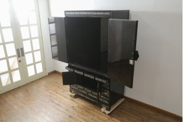 アジアンビンテージ　高級品　韓国民芸家具　圧巻の螺鈿(ラデン)細工がインパクト抜群のワードローブ(洋服タンス、収納棚、ヴィンテージ)(R-075976)