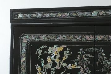 アジアンビンテージ　高級品　韓国民芸家具　圧巻の螺鈿(ラデン)細工がインパクト抜群のワードローブ(洋服タンス、収納棚、ヴィンテージ)(R-075976)