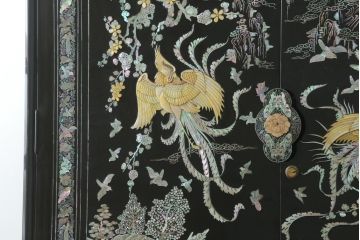 アジアンビンテージ　高級品　韓国民芸家具　圧巻の螺鈿(ラデン)細工がインパクト抜群のワードローブ(洋服タンス、収納棚、ヴィンテージ)(R-075976)