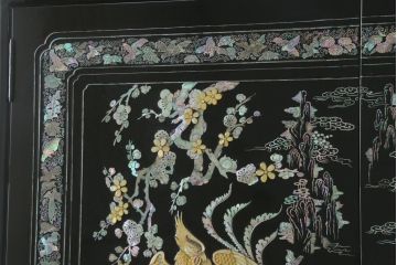 アジアンビンテージ　高級品　韓国民芸家具　圧巻の螺鈿(ラデン)細工がインパクト抜群のワードローブ(洋服タンス、収納棚、ヴィンテージ)(R-075976)
