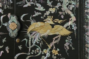 アジアンビンテージ　高級品　韓国民芸家具　圧巻の螺鈿(ラデン)細工がインパクト抜群のワードローブ(洋服タンス、収納棚、ヴィンテージ)(R-075976)