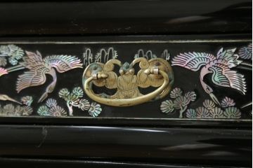 アジアンビンテージ　高級品　韓国民芸家具　圧巻の螺鈿(ラデン)細工がインパクト抜群のワードローブ(洋服タンス、収納棚、ヴィンテージ)(R-075976)