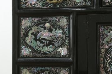 アジアンビンテージ　高級品　韓国民芸家具　圧巻の螺鈿(ラデン)細工がインパクト抜群のワードローブ(洋服タンス、収納棚、ヴィンテージ)(R-075976)