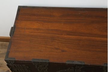 和製アンティーク　上手物!!　特注金具　総桐　趣のある佇まいが魅力的な観音開きの関東衣装箪笥(時代箪笥、観音箪笥、和タンス、桐たんす、桐箪笥、収納箪笥、引き出し、重ね箪笥)(R-075980)