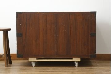 和製アンティーク　上手物!!　特注金具　総桐　趣のある佇まいが魅力的な観音開きの関東衣装箪笥ローボード(時代箪笥、観音箪笥、和タンス、桐たんす、桐箪笥、収納箪笥、引き出し)(R-075981)