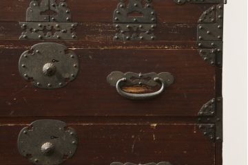 和製アンティーク　上手物!!　特注金具　総桐　趣のある佇まいが魅力的な関東衣装箪笥ローボード(時代箪笥、和タンス、桐たんす、桐箪笥、収納箪笥、引き出し、ローチェスト)(R-075982)