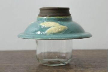 アンティーク照明　ヨーロッパ　高級品!!　陶器製の油タンクと豪華な真鍮製の吊り金具が魅力的なオイルランプ(天井照明、吊り下げランプ、ランタン、ハンギングランプ)(R-075983)