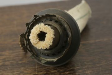 アンティーク照明　ヨーロッパ　高級品!!　陶器製の油タンクと豪華な真鍮製の吊り金具が魅力的なオイルランプ(天井照明、吊り下げランプ、ランタン、ハンギングランプ)(R-075983)