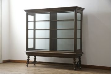中古　特注品!!　永田良介商店　洗練された佇まいが魅力的な脚付きガラスケース(Gケース、ショーケース、ディスプレイケース、コレクションケース、飾り棚、陳列棚、店舗什器)(R-075984)