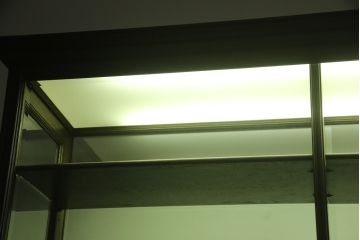 中古　特注品!!　永田良介商店　洗練された佇まいが魅力的な脚付きガラスケース(Gケース、ショーケース、ディスプレイケース、コレクションケース、飾り棚、陳列棚、店舗什器)(R-075984)