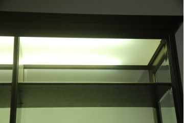 中古　特注品!!　永田良介商店　洗練された佇まいが魅力的な脚付きガラスケース(Gケース、ショーケース、ディスプレイケース、コレクションケース、飾り棚、陳列棚、店舗什器)(R-075984)