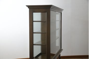 中古　特注品!!　永田良介商店　洗練された佇まいが魅力的な脚付きガラスケース(Gケース、ショーケース、ディスプレイケース、コレクションケース、飾り棚、陳列棚、店舗什器)(R-075984)