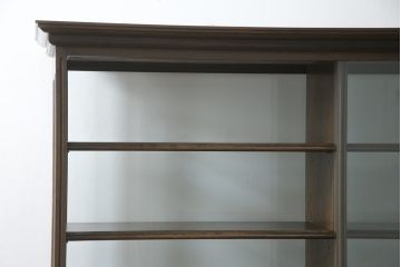 中古　特注品!!　永田良介商店　洗練された佇まいが魅力的な脚付きガラスケース(Gケース、ショーケース、ディスプレイケース、コレクションケース、飾り棚、陳列棚、店舗什器)(R-075984)