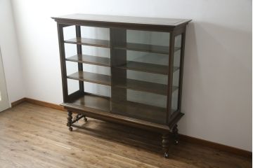 中古　特注品!!　永田良介商店　洗練された佇まいが魅力的な脚付きガラスケース(Gケース、ショーケース、ディスプレイケース、コレクションケース、飾り棚、陳列棚、店舗什器)(R-075984)