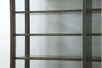 中古　特注品!!　永田良介商店　洗練された佇まいが魅力的な脚付きガラスケース(Gケース、ショーケース、ディスプレイケース、コレクションケース、飾り棚、陳列棚、店舗什器)(R-075984)
