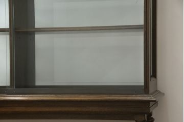 中古　特注品!!　永田良介商店　洗練された佇まいが魅力的な脚付きガラスケース(Gケース、ショーケース、ディスプレイケース、コレクションケース、飾り棚、陳列棚、店舗什器)(R-075984)