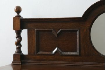 イギリスアンティーク　オーク材　落ち着いた色味とクラシカルな佇まいが目を惹くサイドボード(サイドキャビネット、戸棚、収納棚、英国)(R-075988)